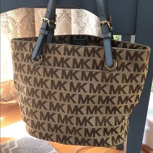 Michael Kors logo shoulder bag